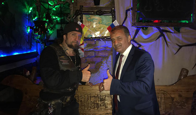 Ночные Волки встречают президента Южной Осетии в Байк-Центре.