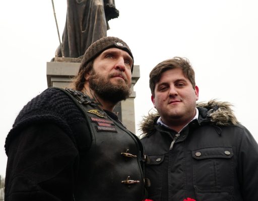 Хирург: Перед началом церемонии  открытия памятника мне удалось представить и познакомить Милоша с А.А. Прохановым.
